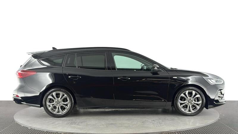 Ford Focus view 3