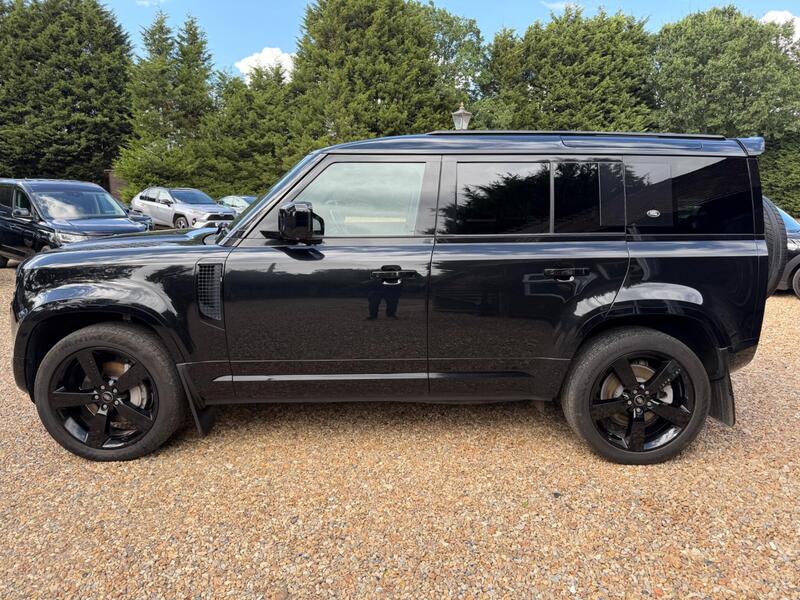 Land Rover Defender 110 view 6