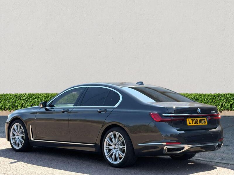 BMW 7 Series view 5