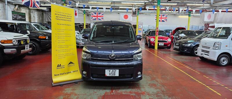 Toyota Voxy view 2