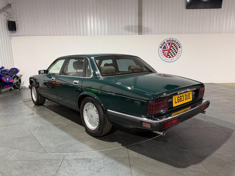 Jaguar XJ view 3