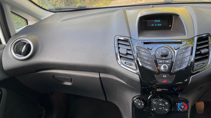 2013 Ford Fiesta — photo 29