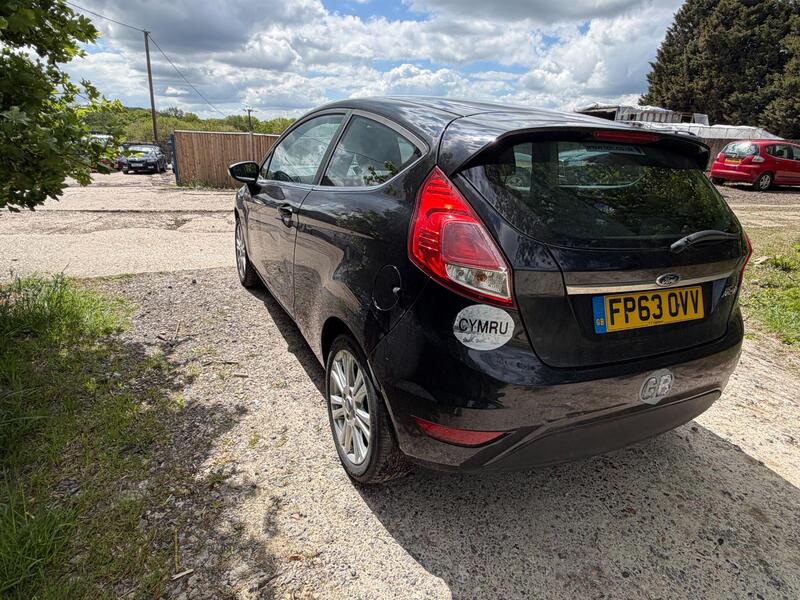 2013 Ford Fiesta — photo 8