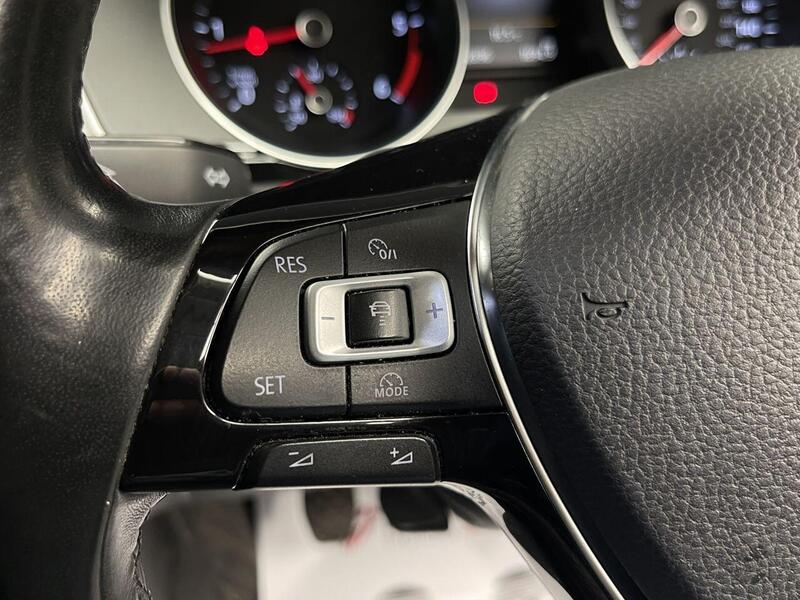 Volkswagen Passat view 13