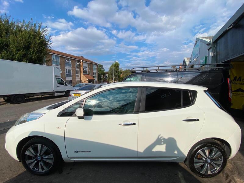 Nissan Leaf view 5