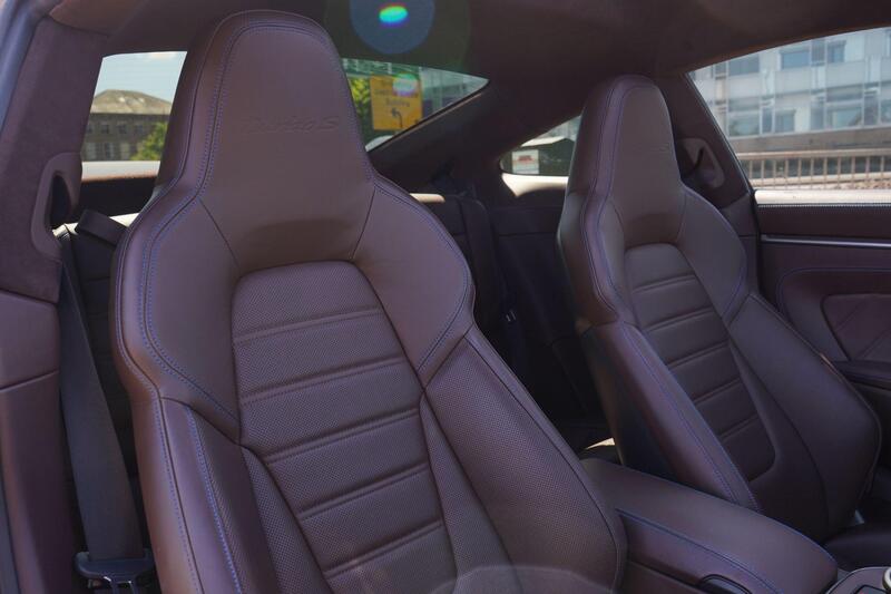 Porsche 911 view 3
