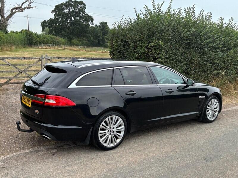 Jaguar XF view 10