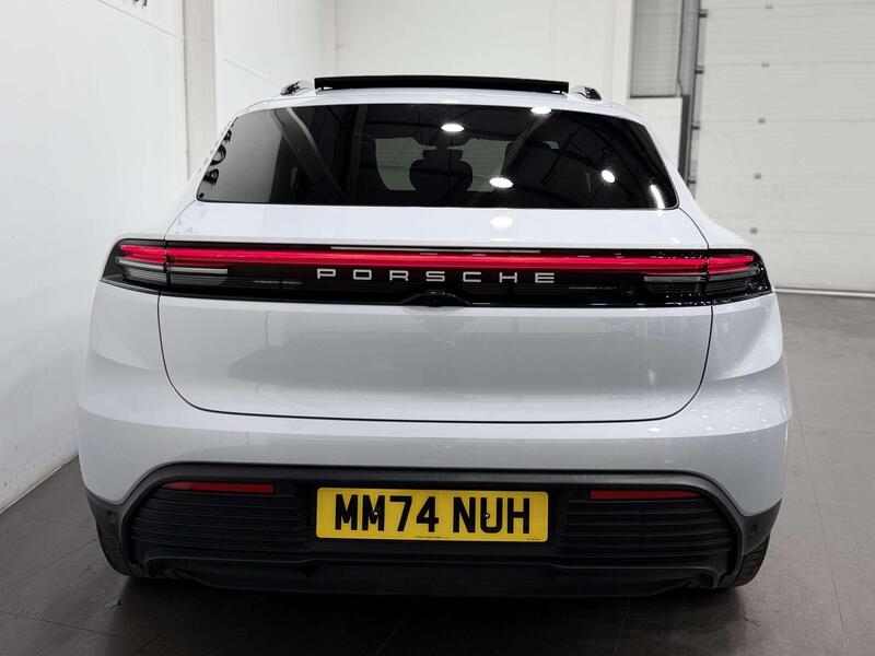 Porsche Macan view 7
