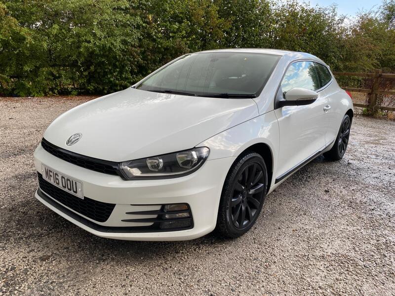 Volkswagen Scirocco view 3