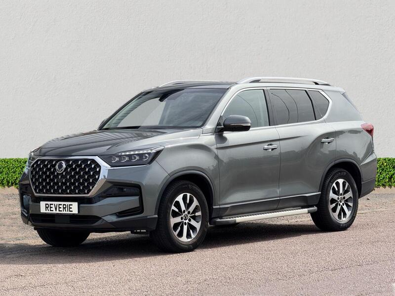 Ssangyong Rexton view 3
