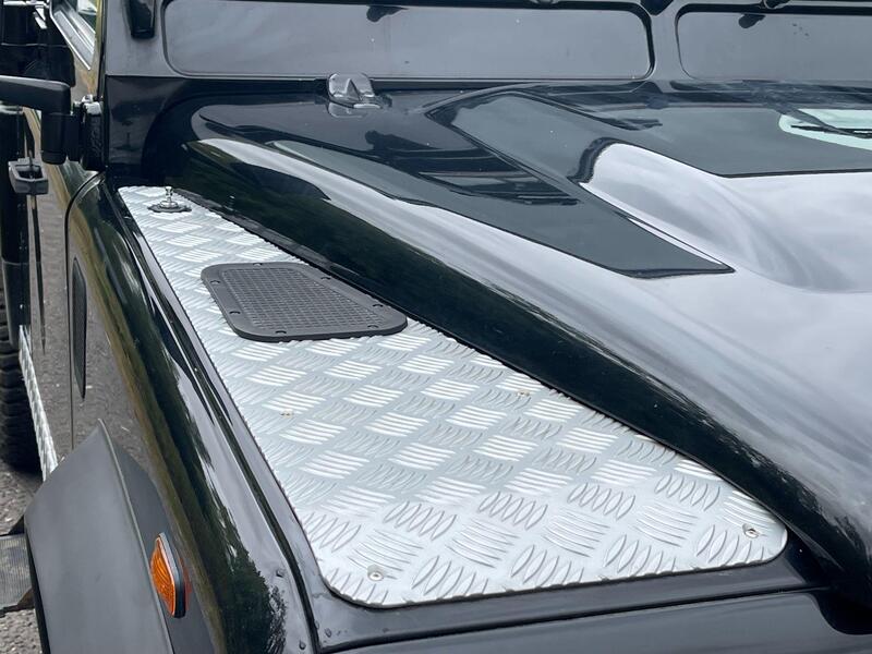 Land Rover Defender view 42