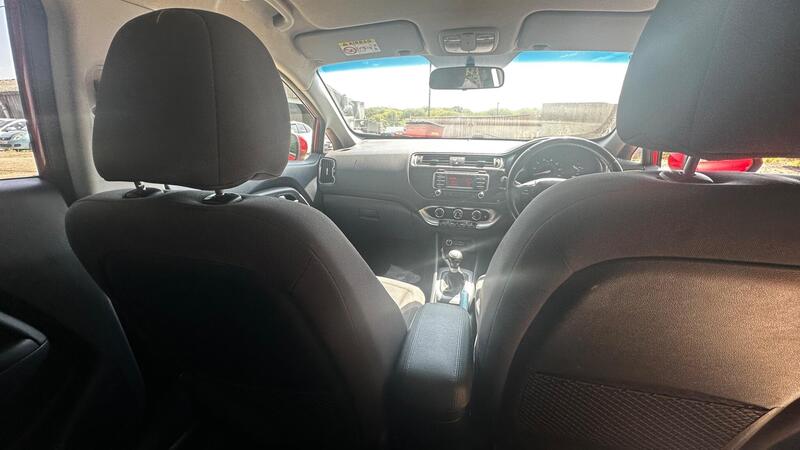 2015 Kia Rio — photo 18