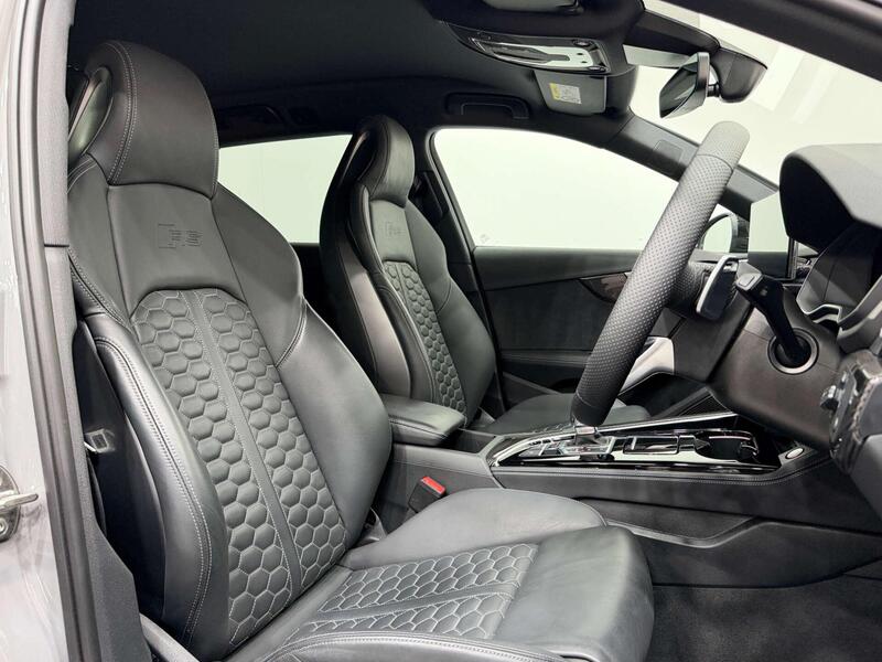 Audi RS4 Avant view 2