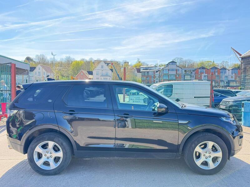Land Rover Discovery Sport view 7