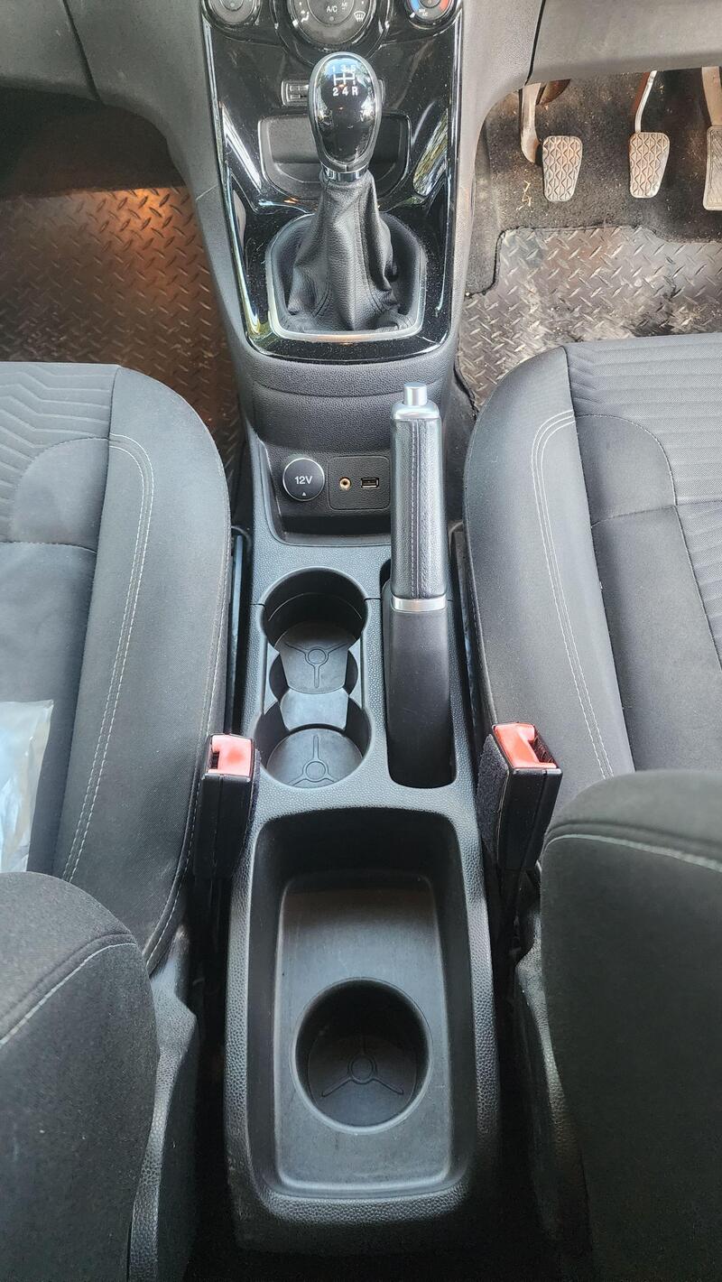 2015 Ford Fiesta — photo 29