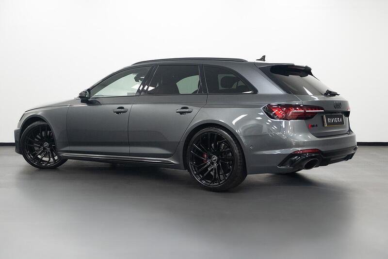 Audi RS4 Avant view 5