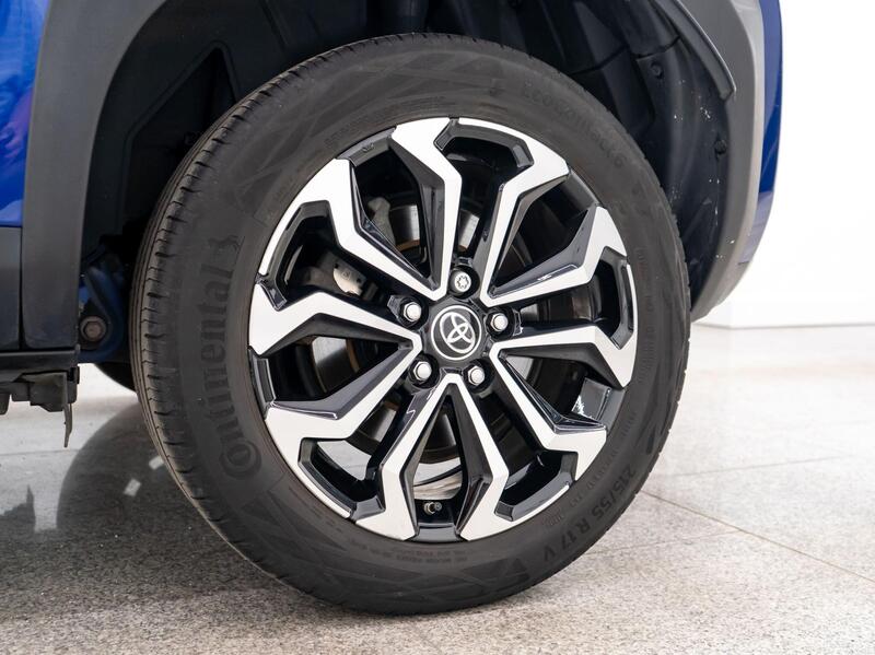 Toyota Yaris Cross view 3