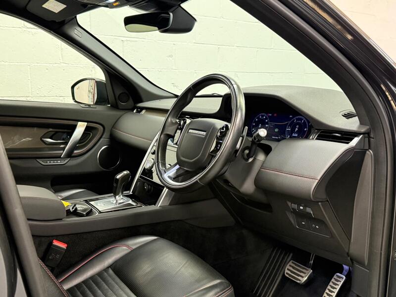 Land Rover Discovery Sport view 4