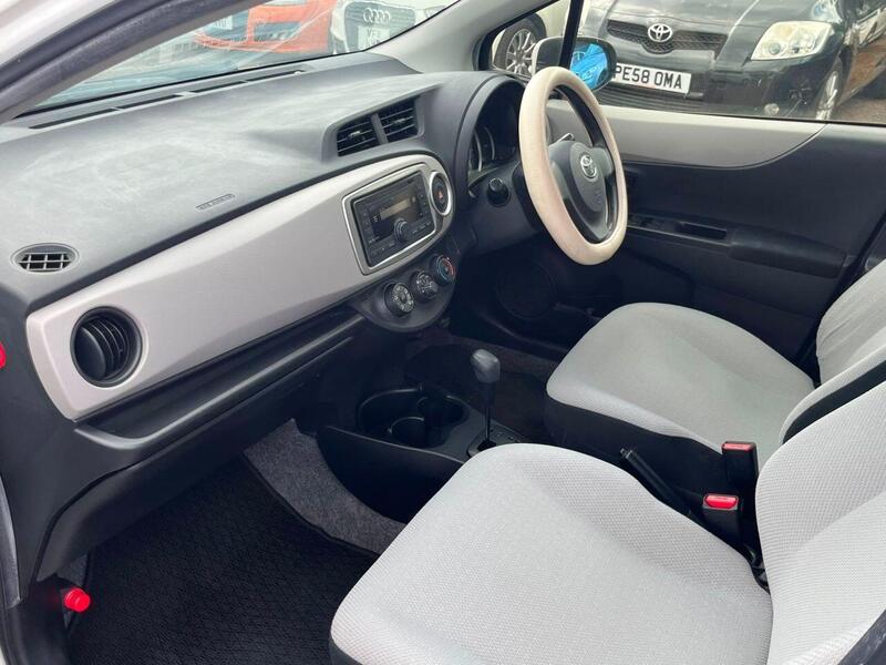 Toyota Yaris view 3