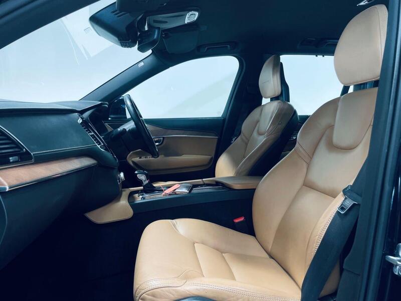 Volvo XC90 view 5