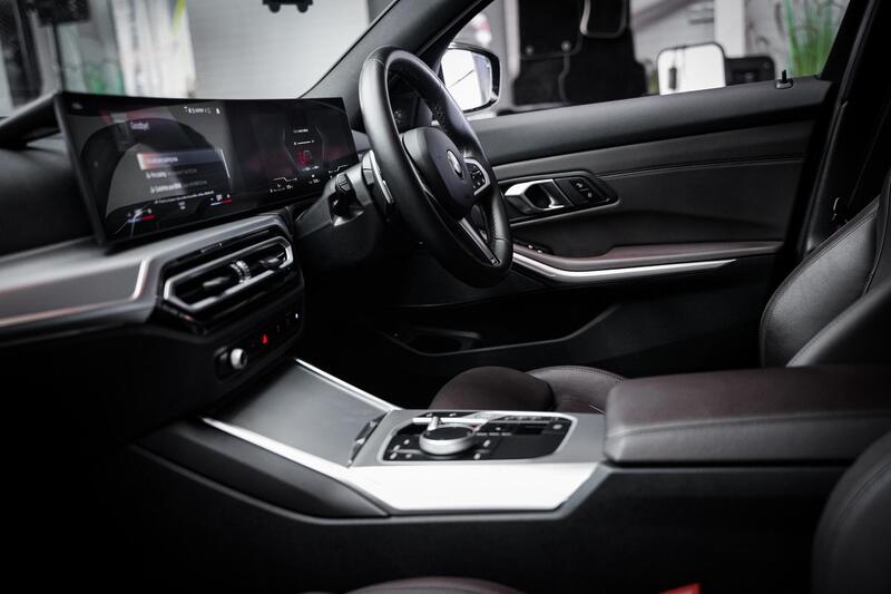 BMW 3 Series view 3