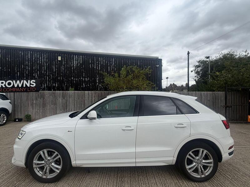 Audi Q3 view 5