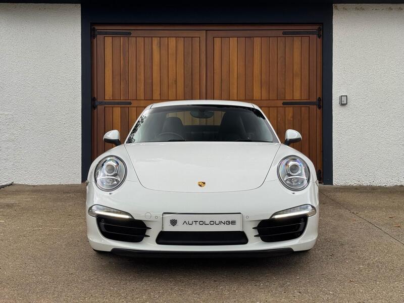 Porsche 911 view 5