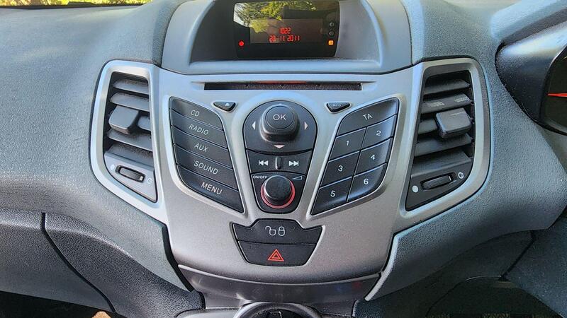 2009 Ford Fiesta — photo 36