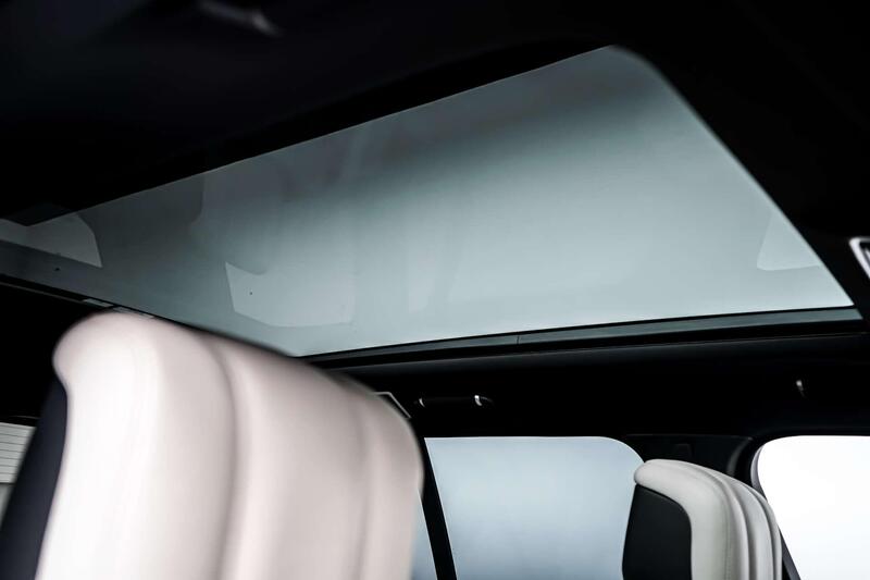 Land Rover Range Rover view 3