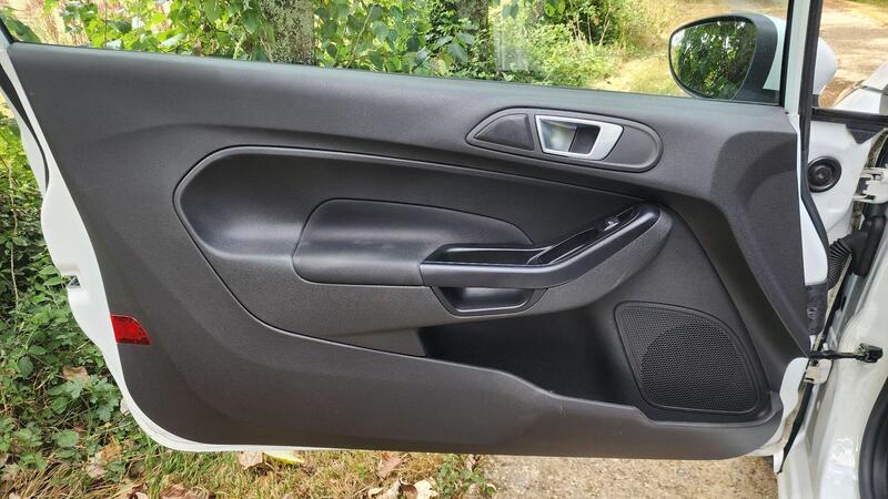 2013 Ford Fiesta — photo 35