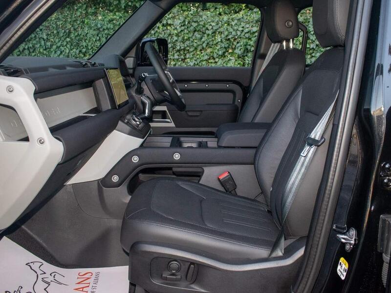 Land Rover Defender view 4