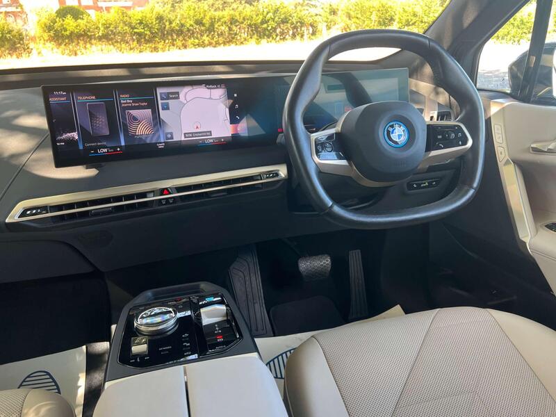 BMW Ix view 3