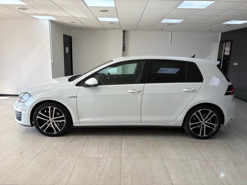 Volkswagen Golf view 6