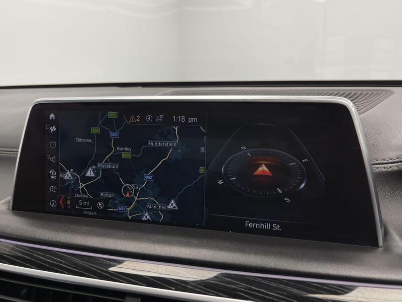 BMW 7 Series view 22