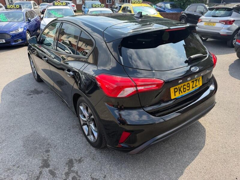 Ford Focus view 6