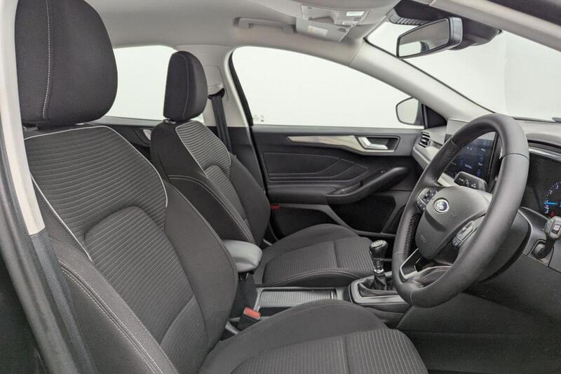 Ford Focus view 3