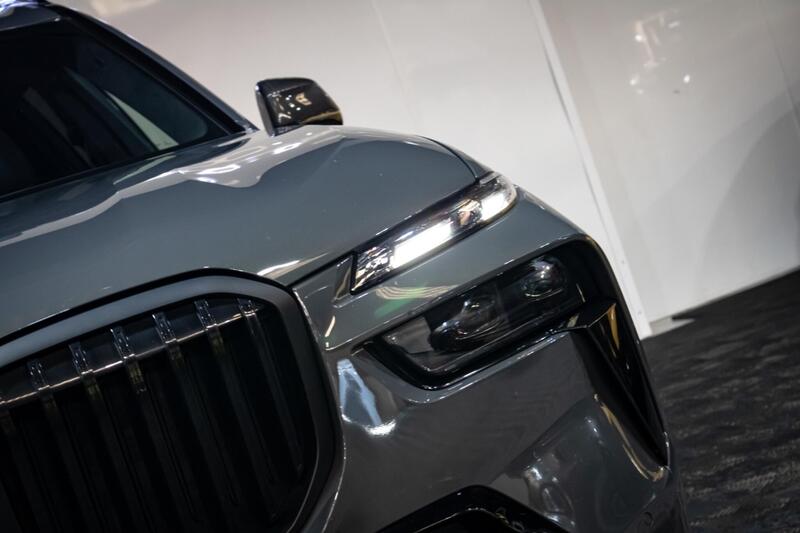 BMW X7 view 7