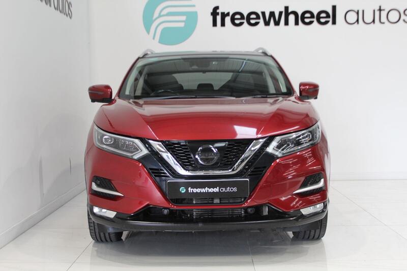 2017 Nissan Qashqai in Red — image 3 of 5