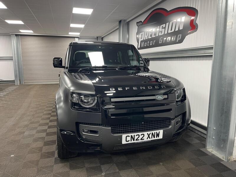 Land Rover Defender 110 view 4