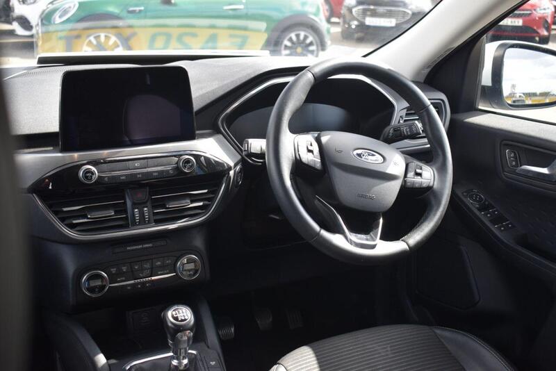 Ford Kuga view 3