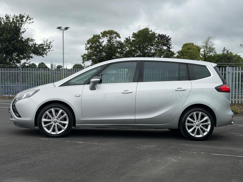 Vauxhall Zafira Tourer view 5