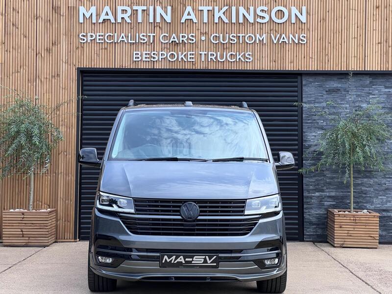 Volkswagen Transporter view 4