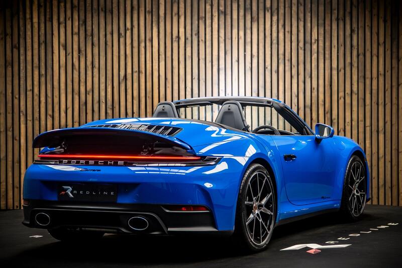 Porsche 911 view 4