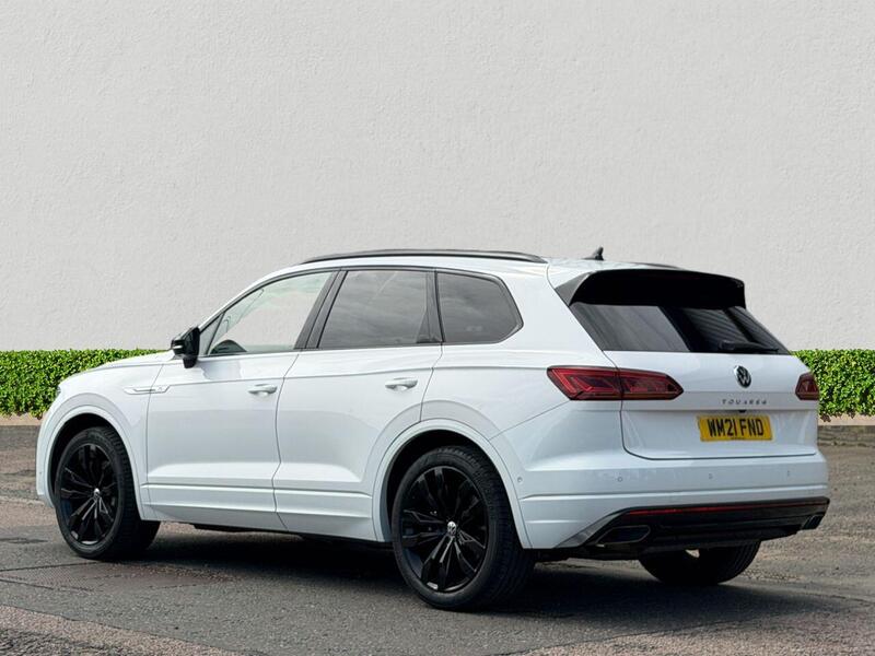Volkswagen Touareg view 5
