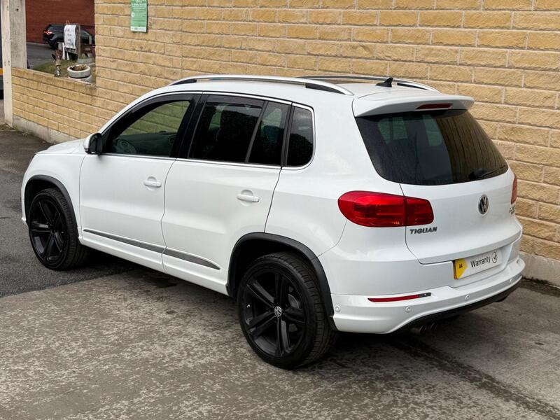 Volkswagen Tiguan view 3