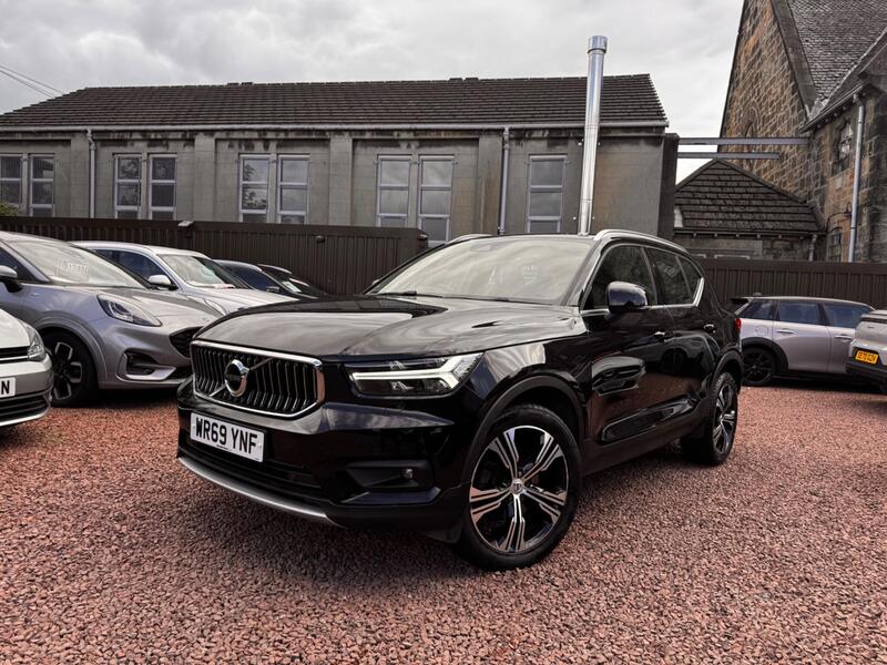 Volvo XC40 view 3