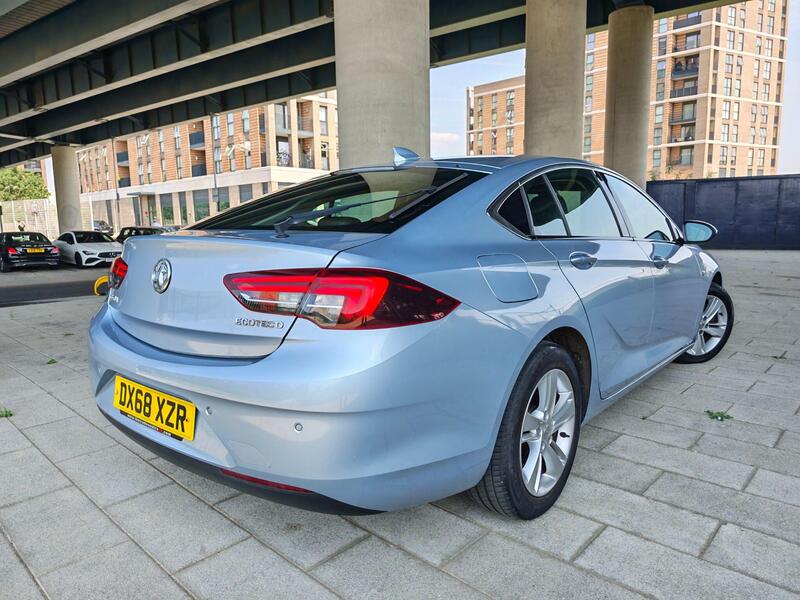Vauxhall Insignia view 4