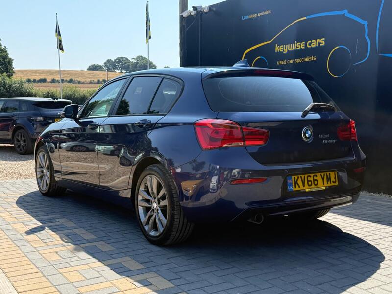 BMW 1 Series view 3
