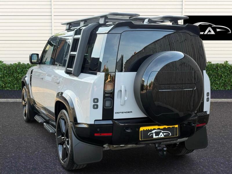 Land Rover Defender 110 view 6