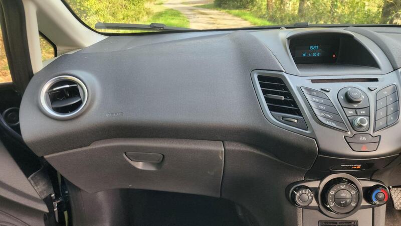 2014 Ford Fiesta — photo 28